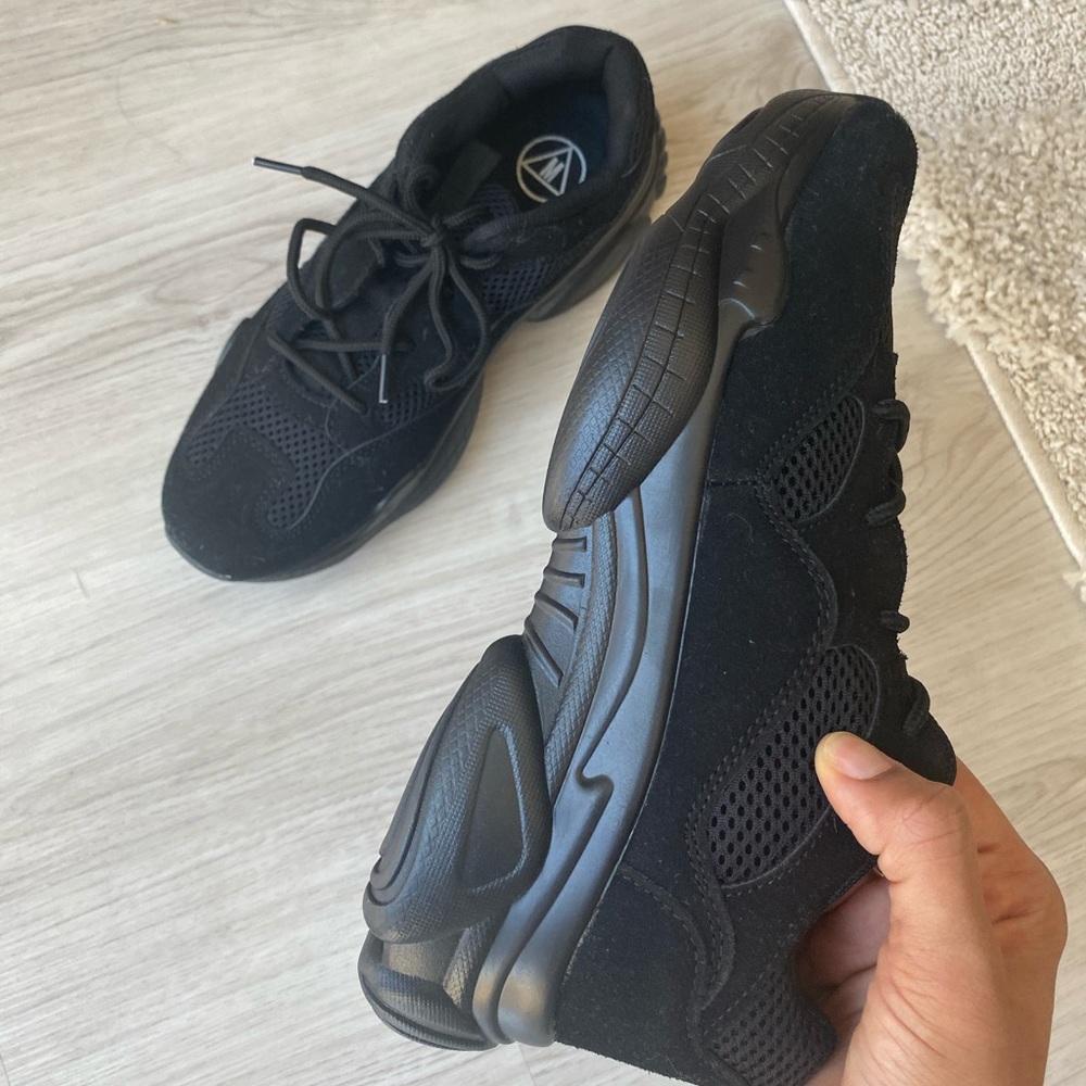 Black chunky sneakers